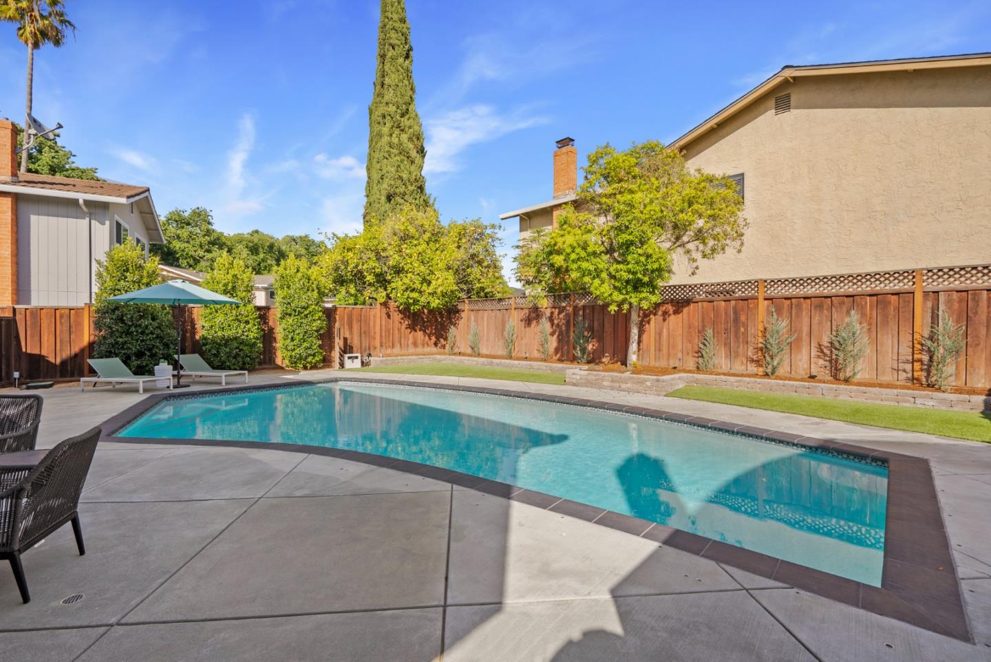 3736 Thousand Oaks Drive