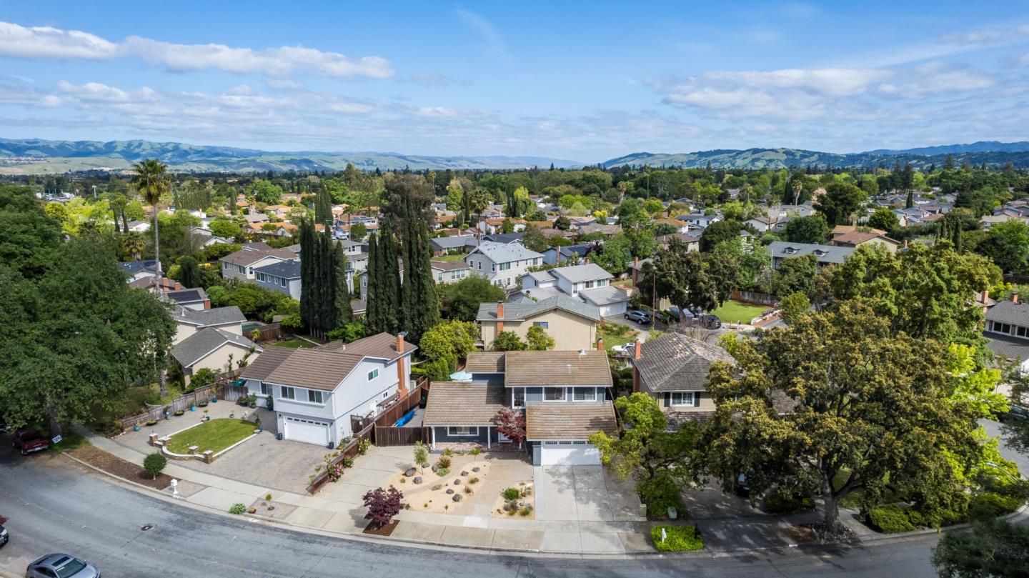 3736 Thousand Oaks Drive