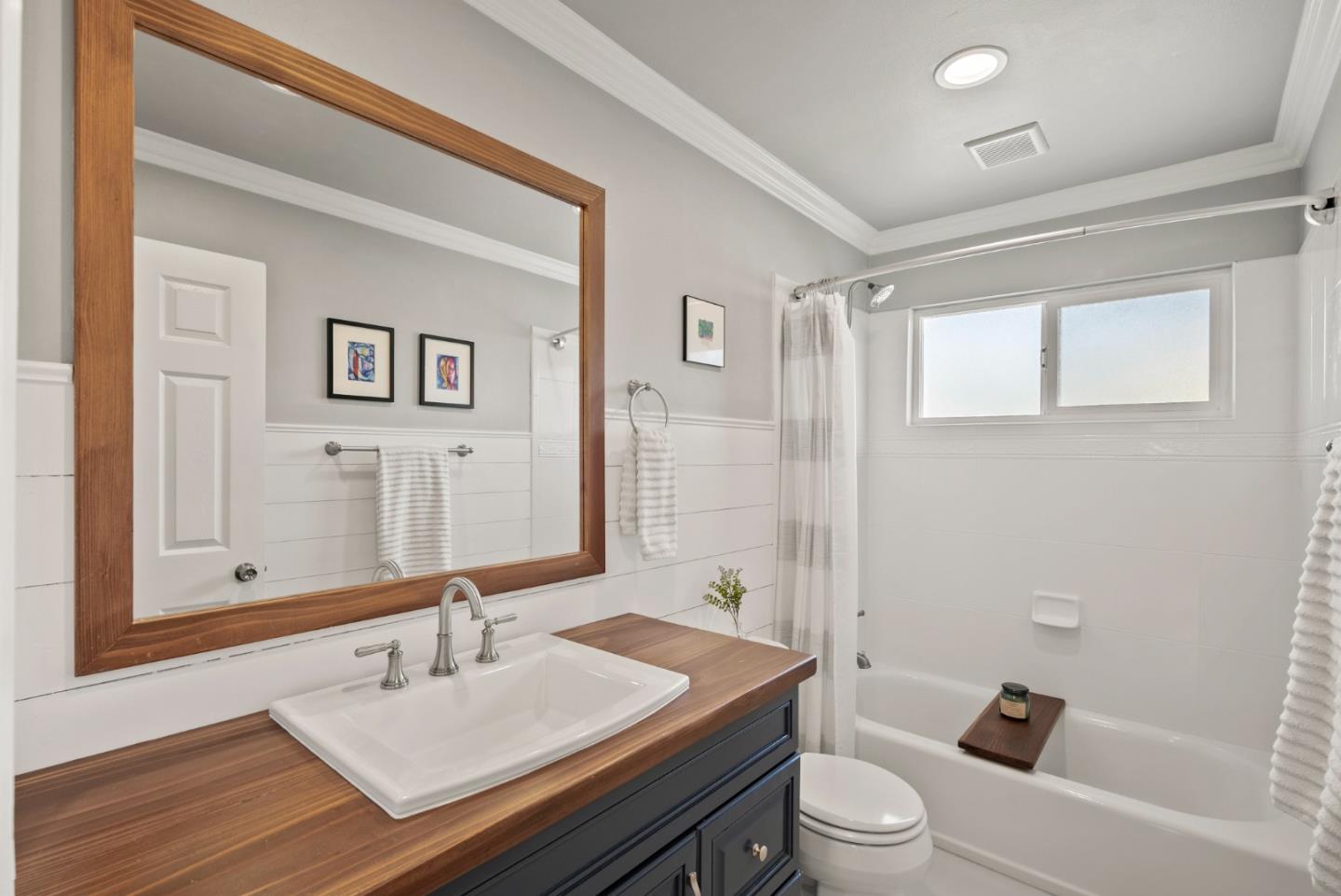 3736 Thousand Oaks Drive