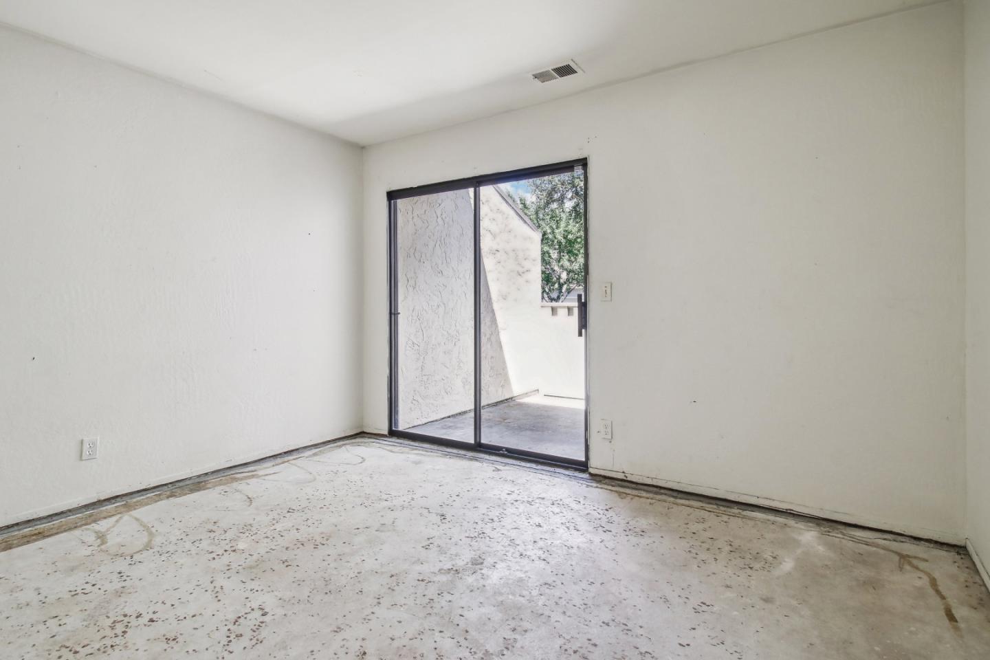 2450 Golf Links Circle