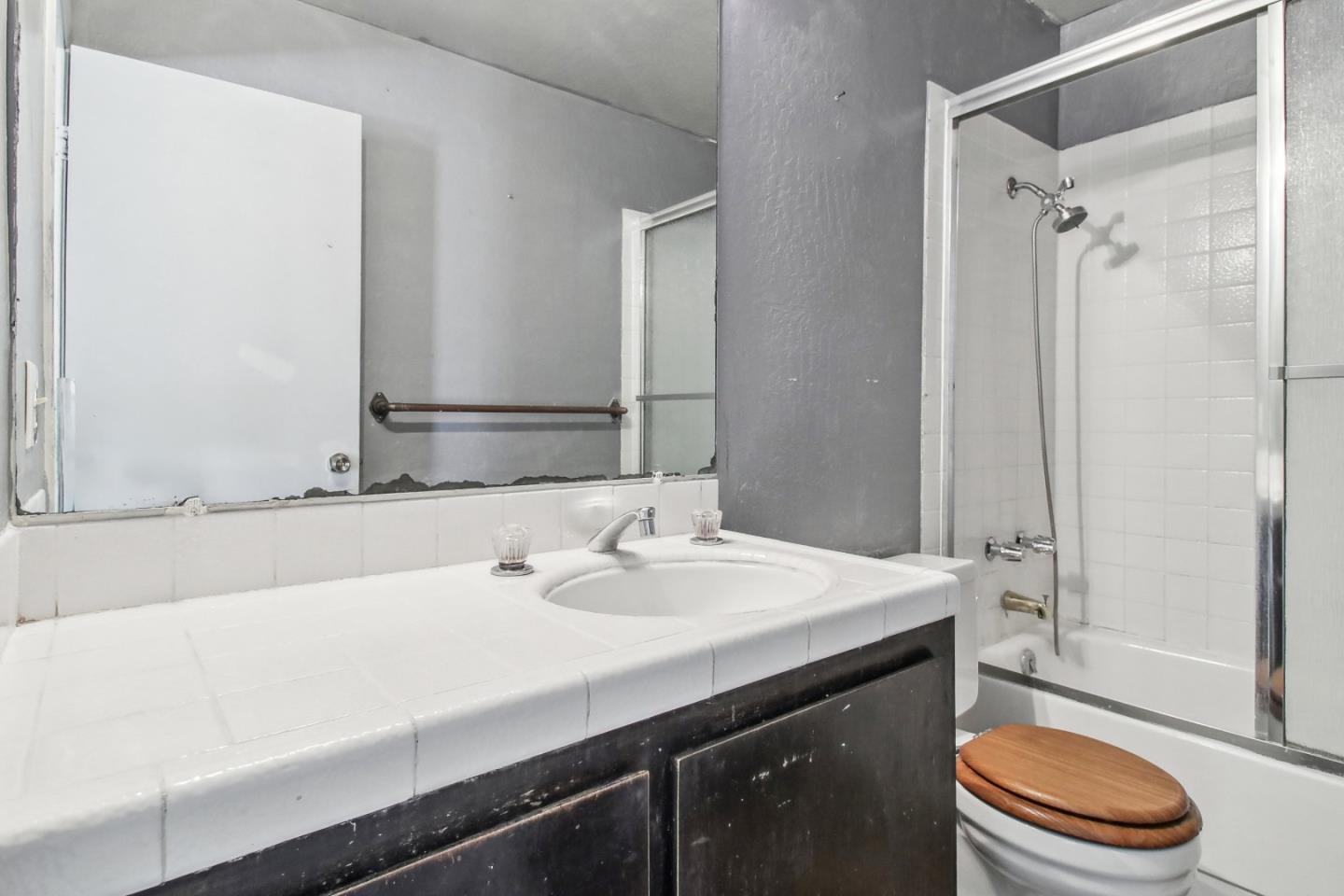 2450 Golf Links Circle