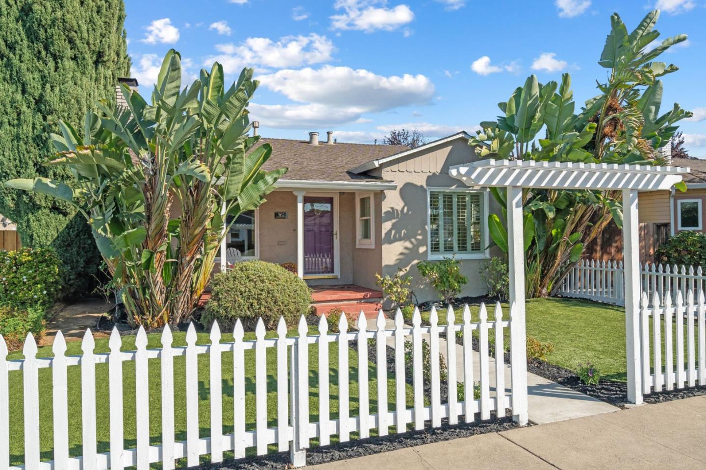 562 Leland AVE