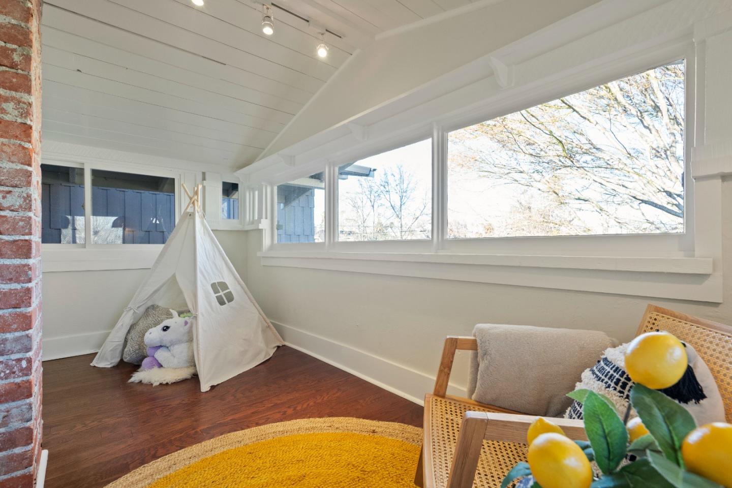 1305 Yosemite Avenue