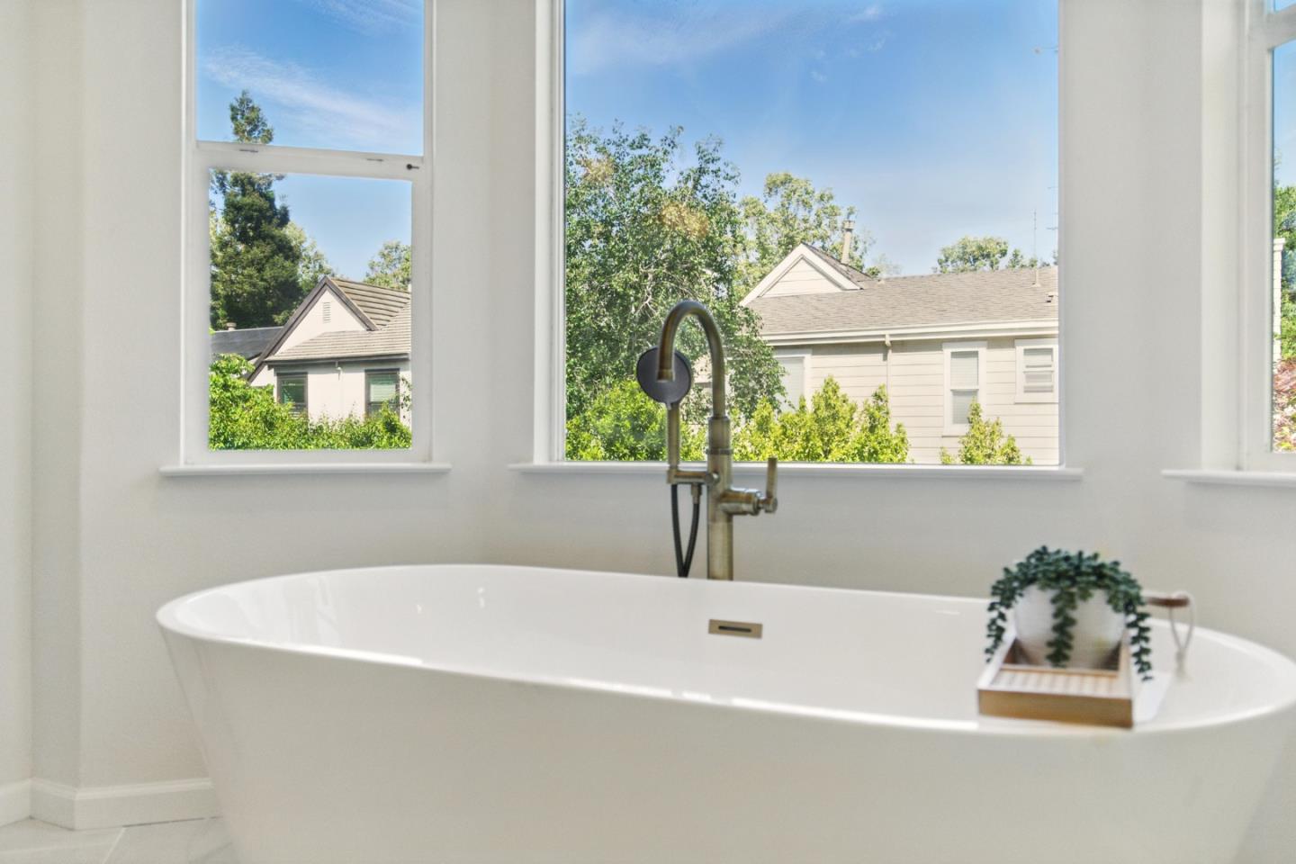 1435 Rosecrest Terrace