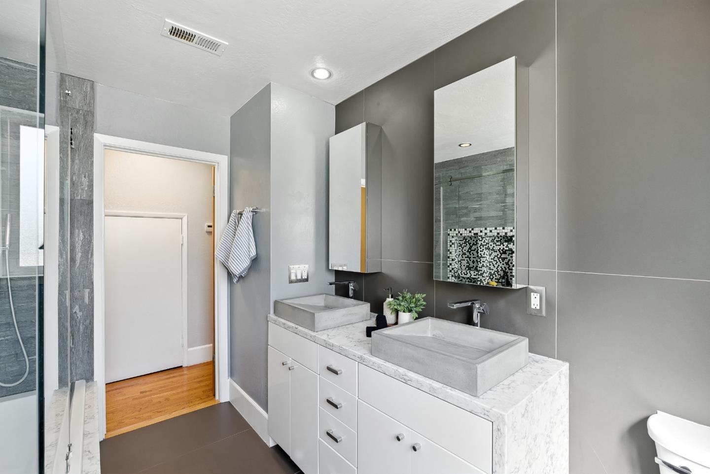 1830 Heatherdale Avenue