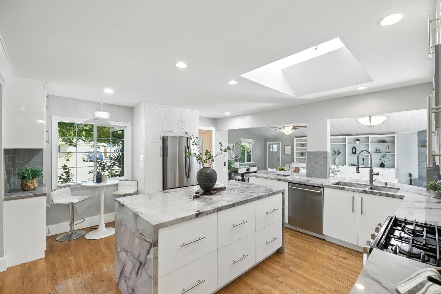 1830 Heatherdale Avenue