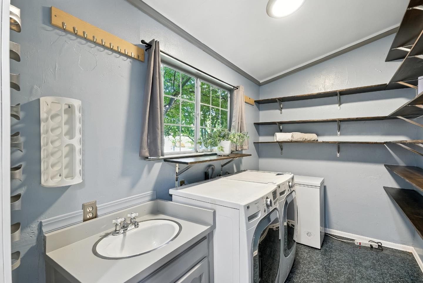 1830 Heatherdale Avenue