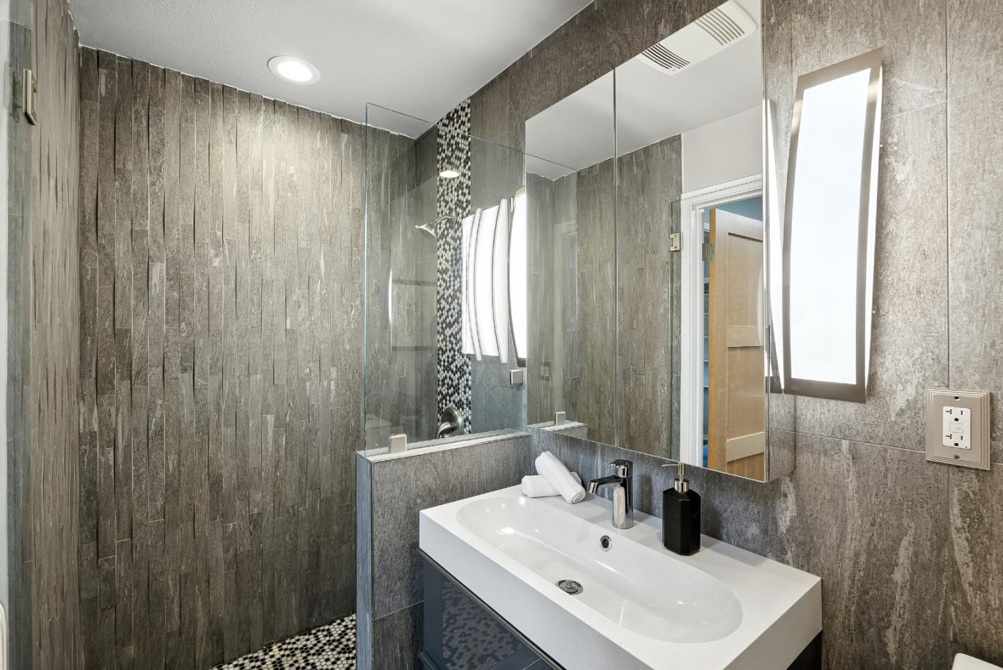 1830 Heatherdale Avenue