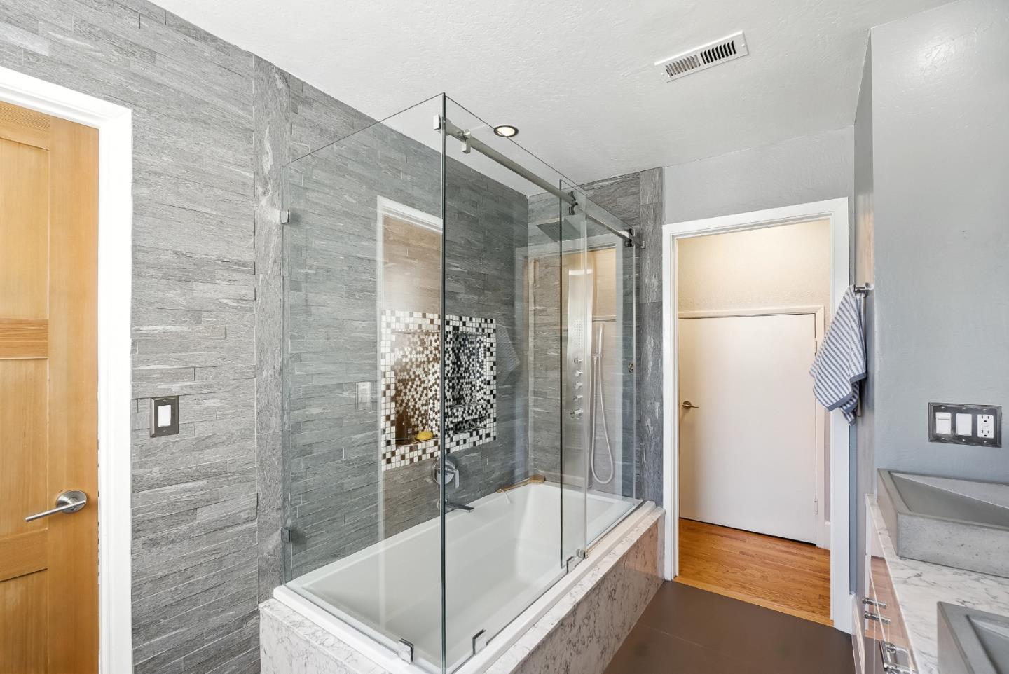 1830 Heatherdale Avenue