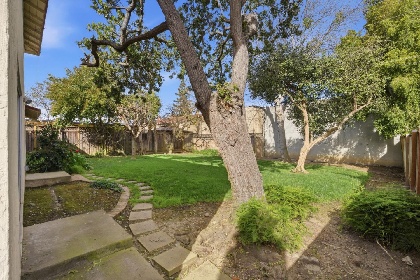 2261 Central Park Drive