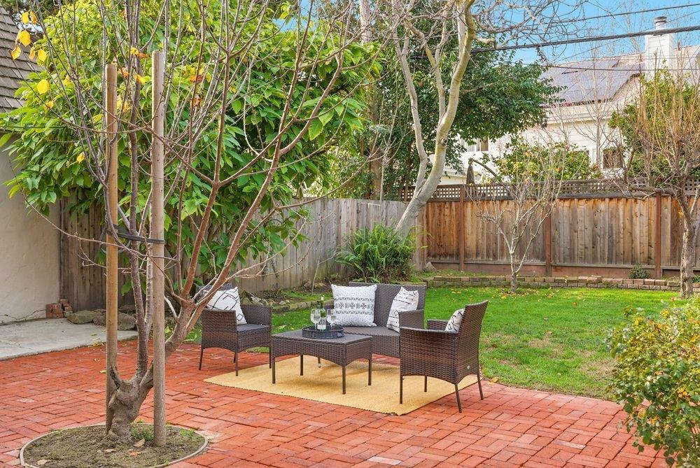 1555 Calaveras Avenue