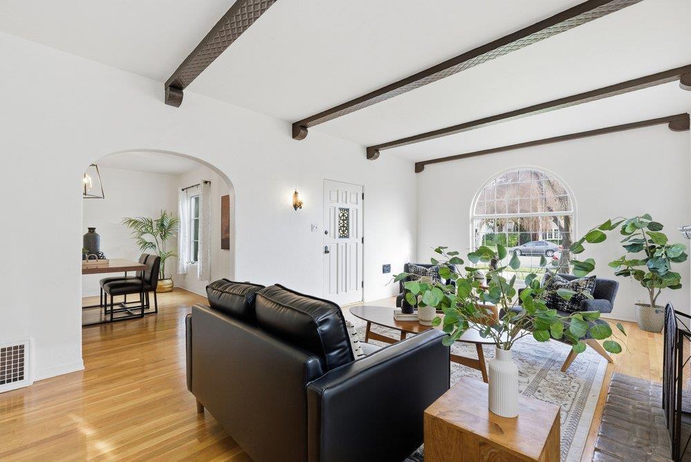 1555 Calaveras Avenue