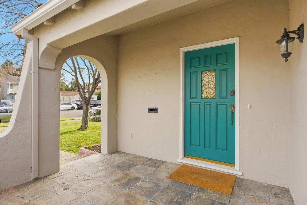 1555 Calaveras Avenue