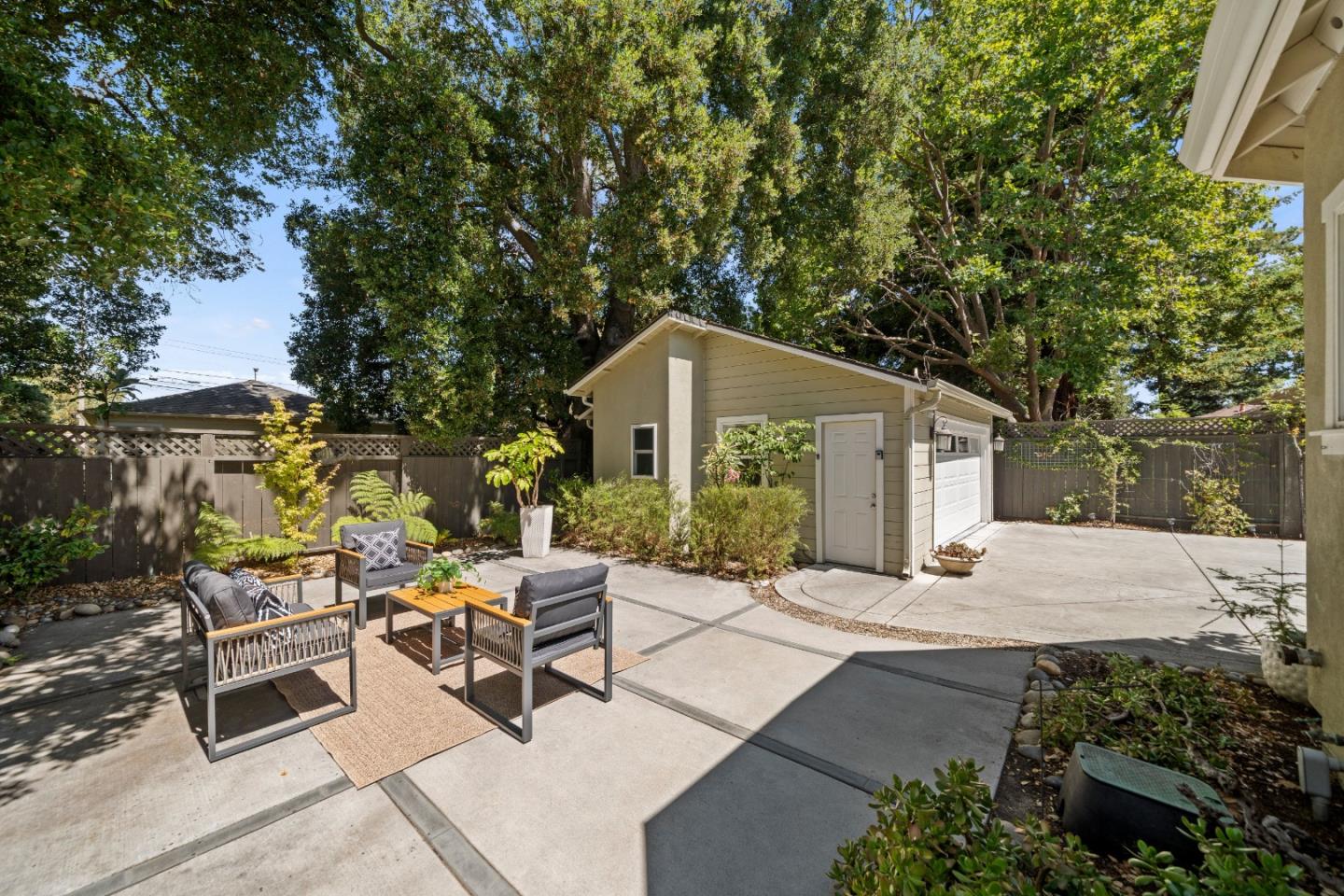 627 16th AVE