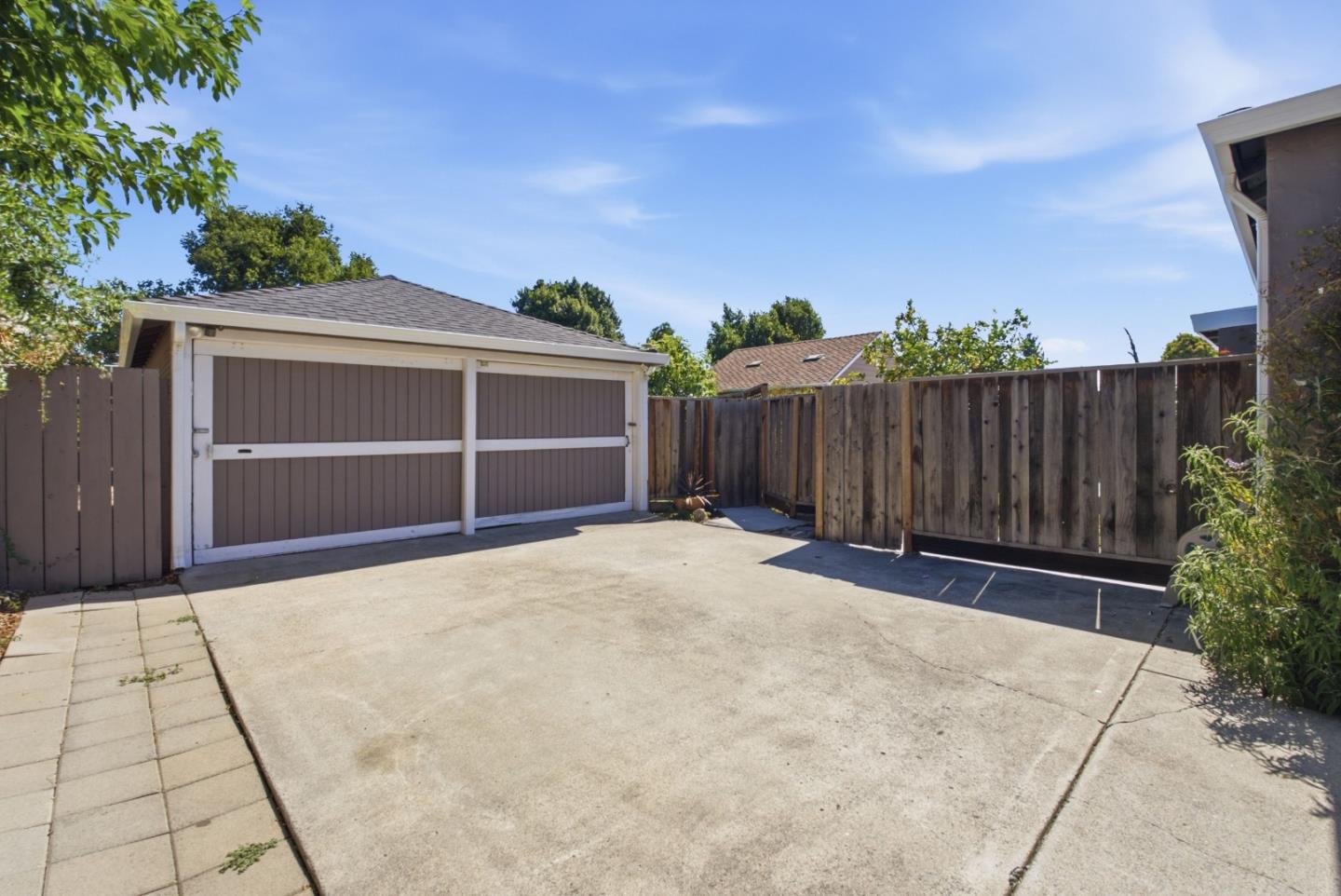 2268 Maywood AVE