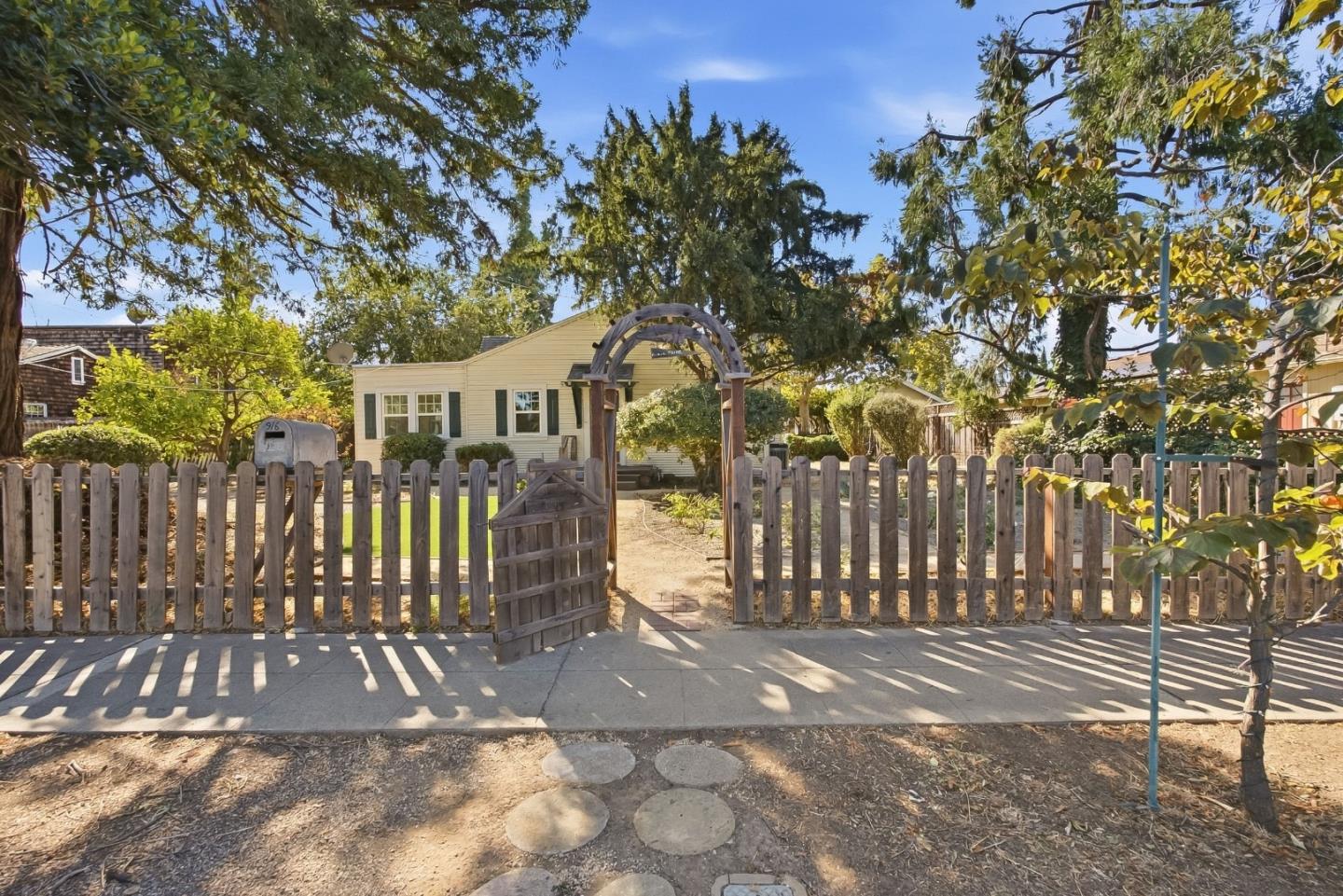 916 Franquette AVE