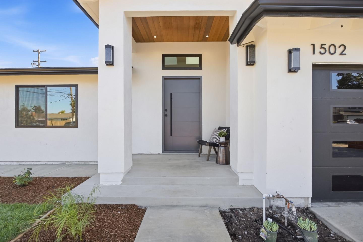 1502 Woodson CT