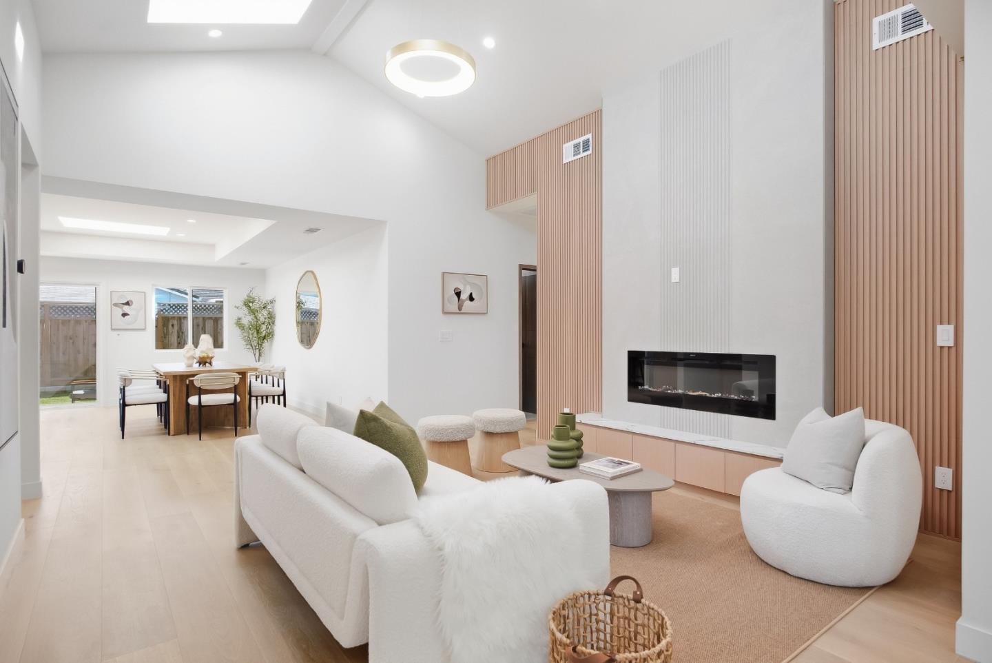 1502 Woodson CT