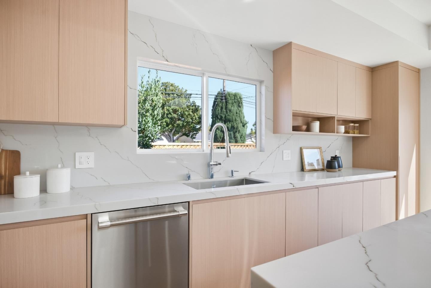 1502 Woodson CT