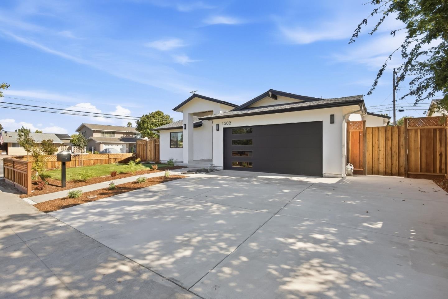 1502 Woodson CT