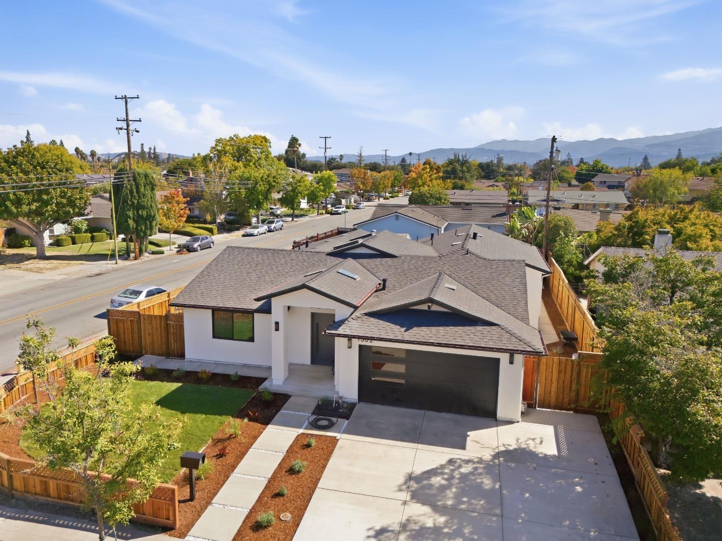 1502 Woodson CT