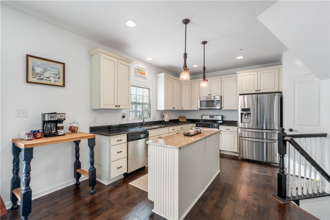 3098 Raintree Dr