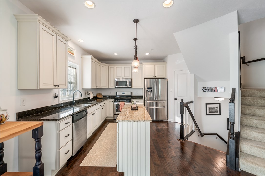 3098 Raintree Dr