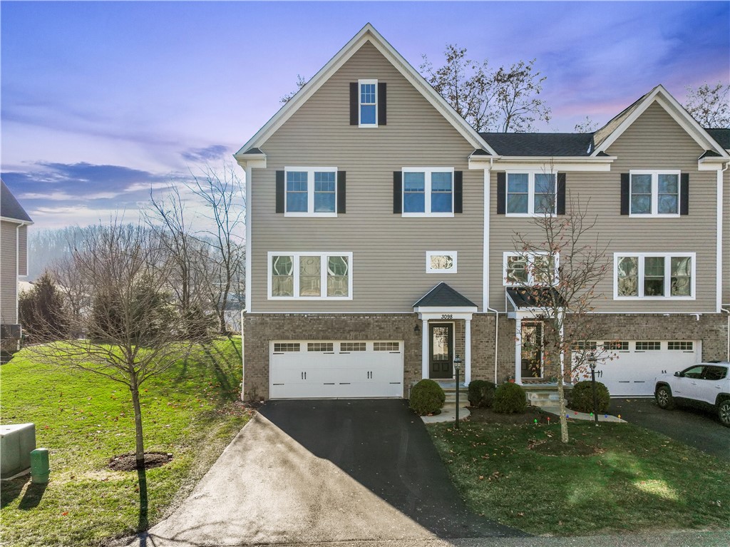 3098 Raintree Dr