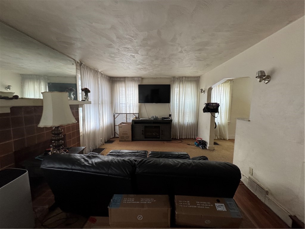 1339 Laketon Rd
