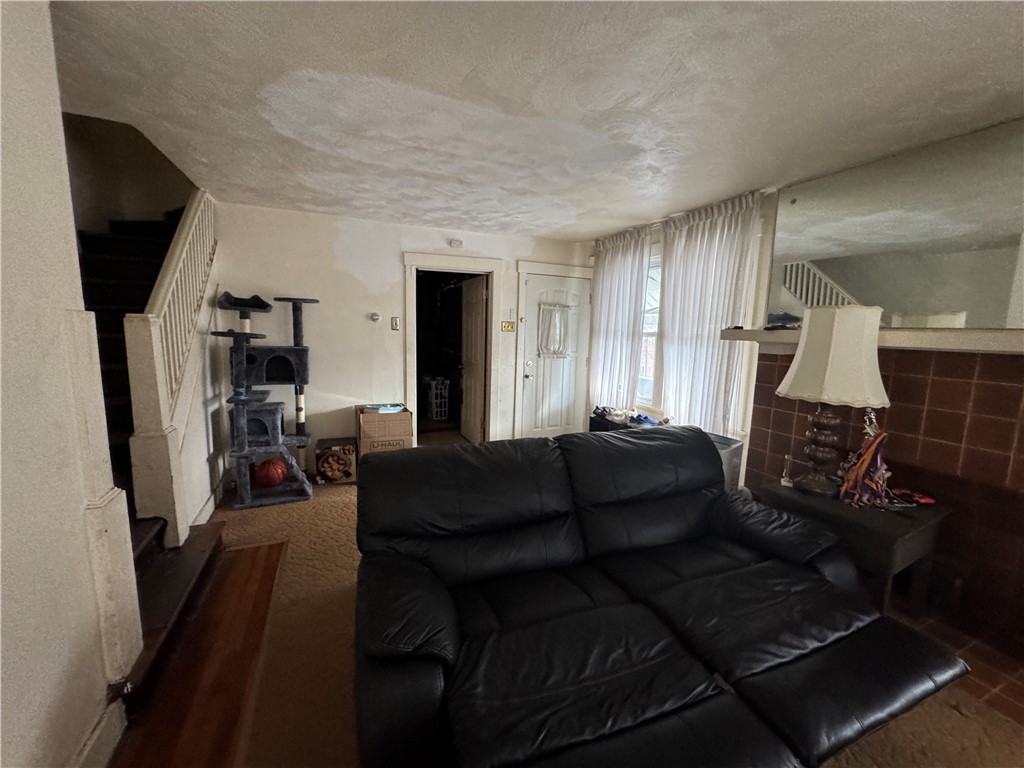1339 Laketon Rd