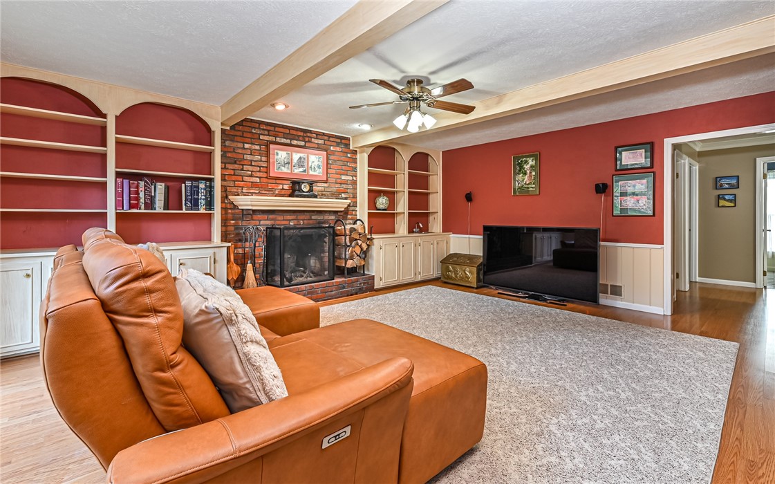 2572 Barnwood Dr