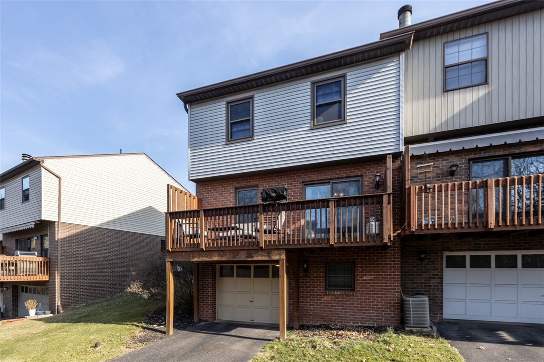 585 Thorncliffe Dr