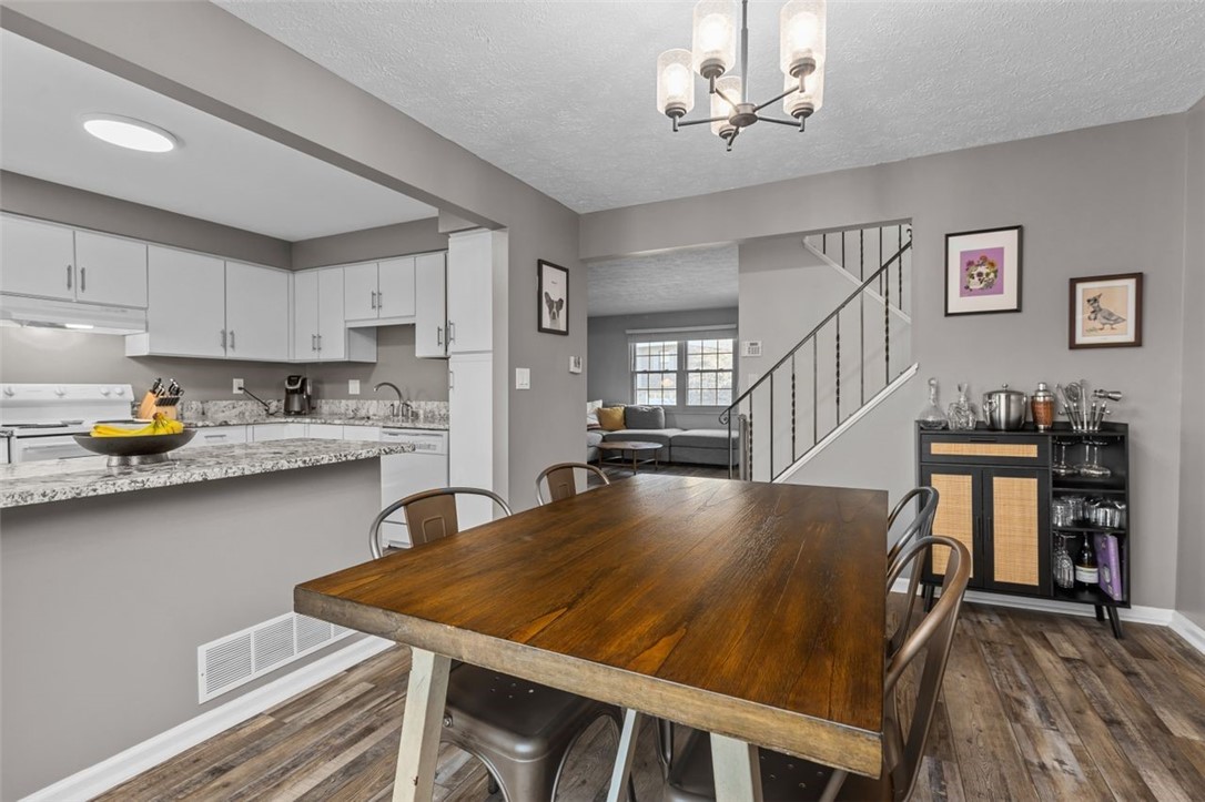 585 Thorncliffe Dr