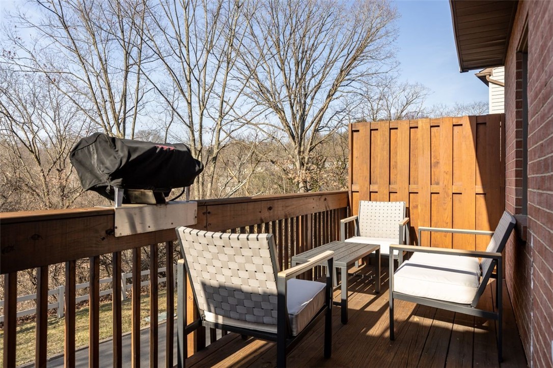 585 Thorncliffe Dr
