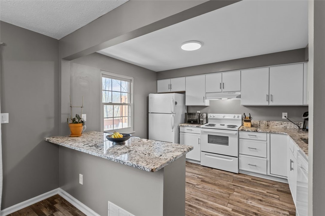 585 Thorncliffe Dr