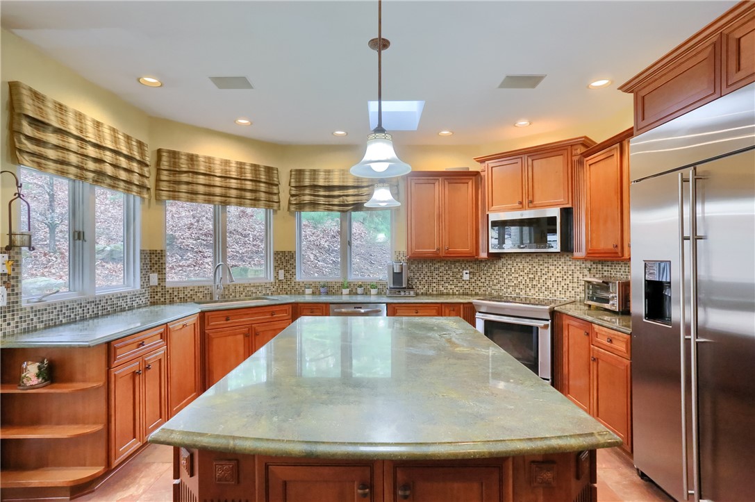 832 Arbordale Lane