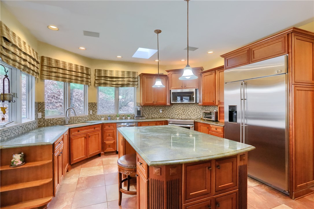 832 Arbordale Lane