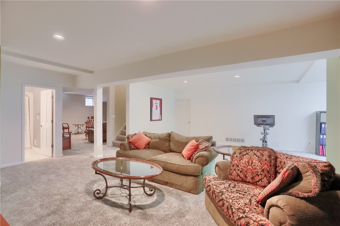832 Arbordale Lane