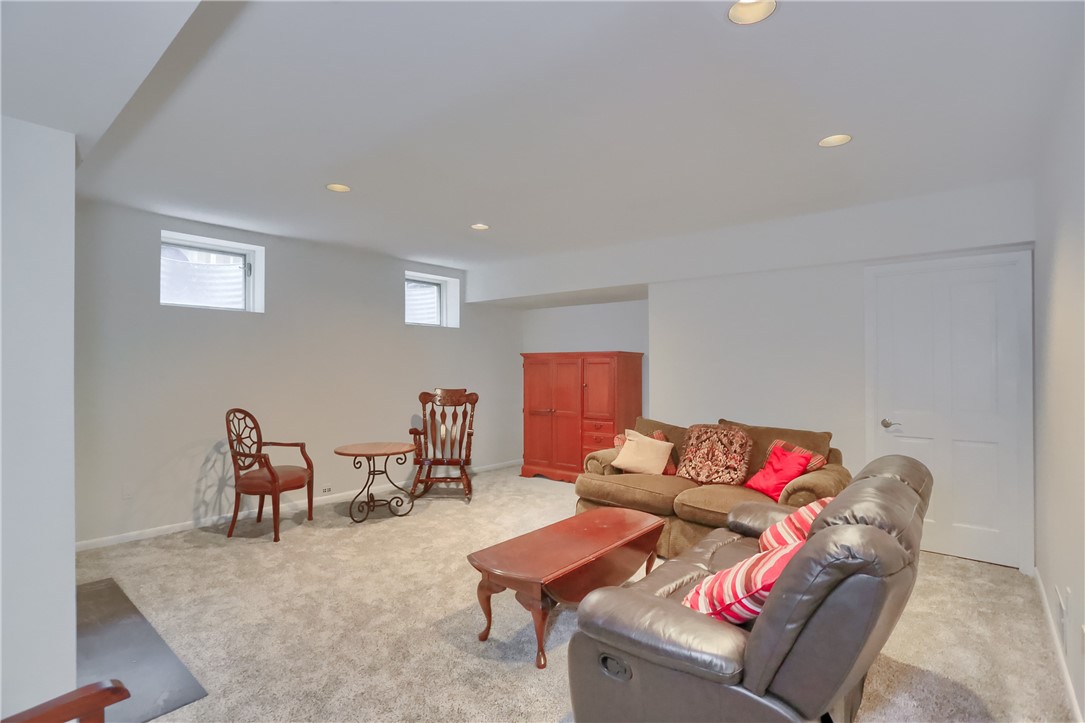 832 Arbordale Lane