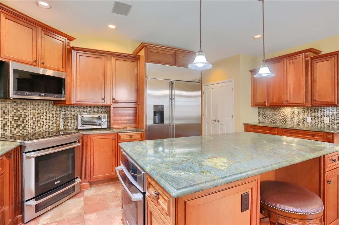 832 Arbordale Lane