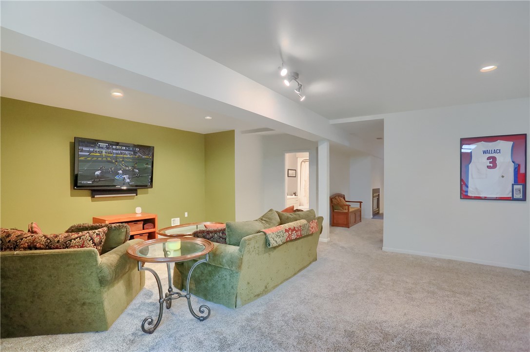 832 Arbordale Lane