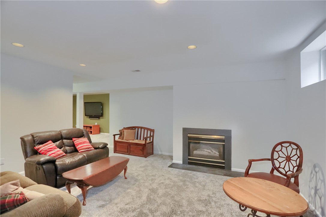832 Arbordale Lane