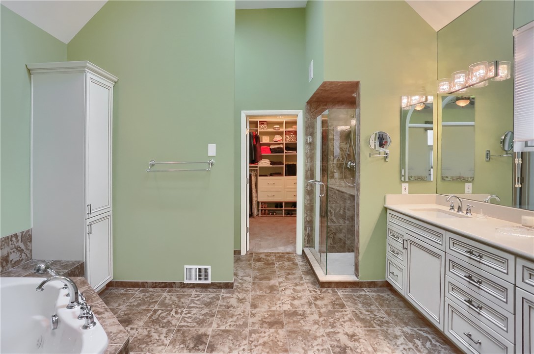 832 Arbordale Lane
