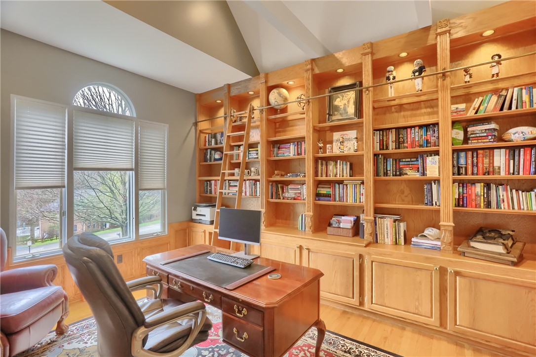 832 Arbordale Lane