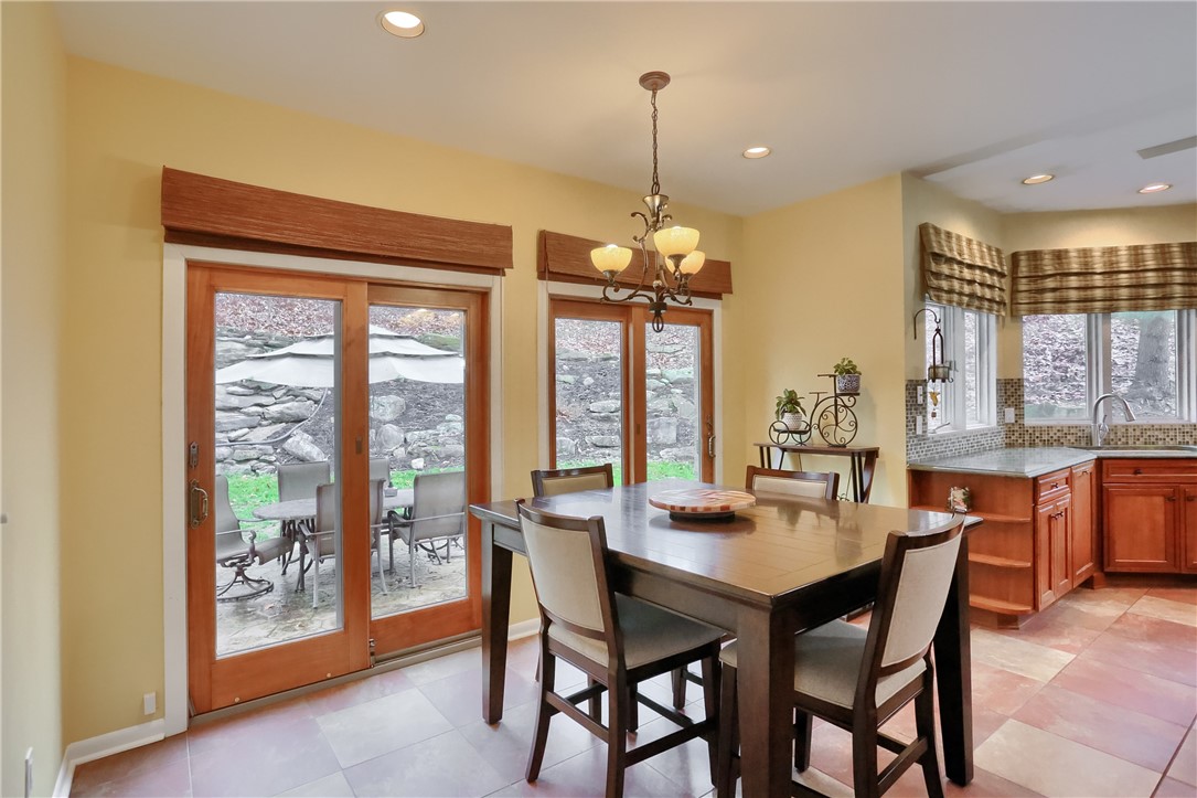 832 Arbordale Lane