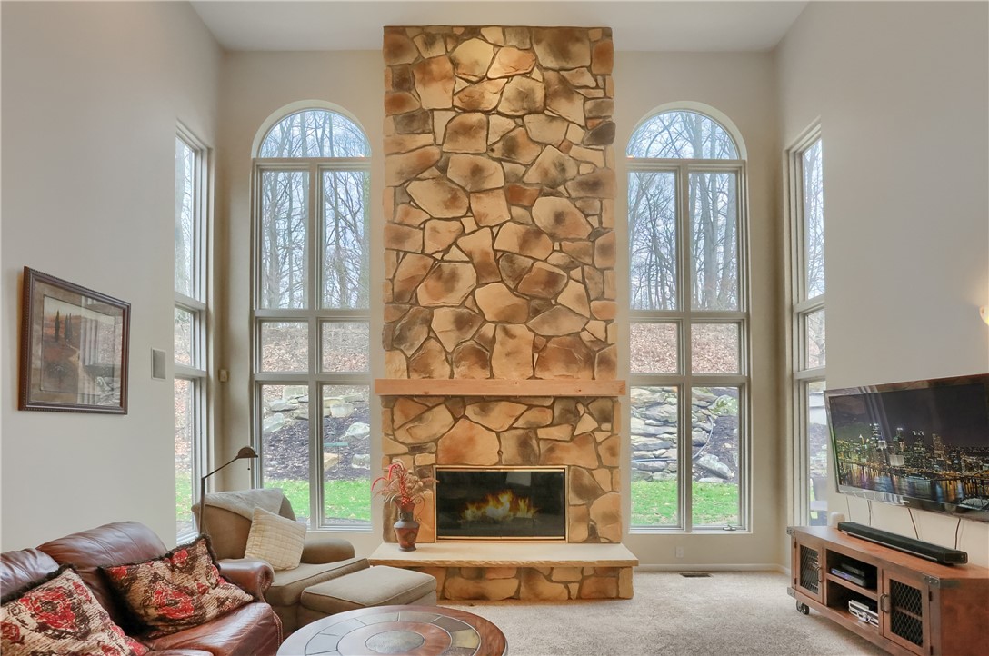 832 Arbordale Lane