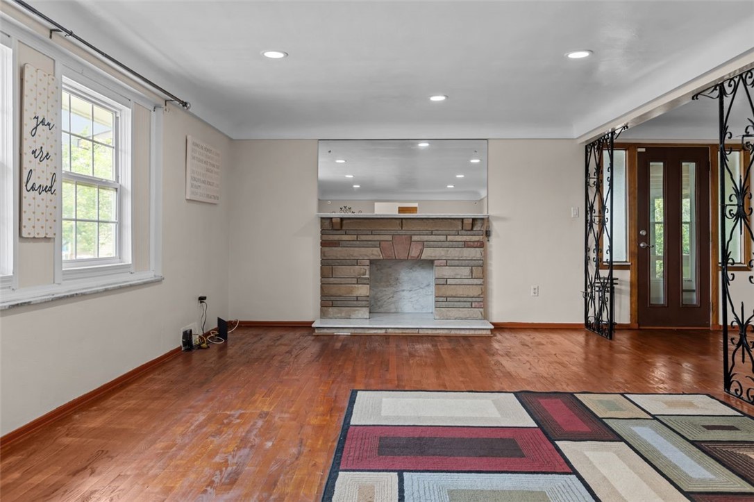 1105 Greentree Rd
