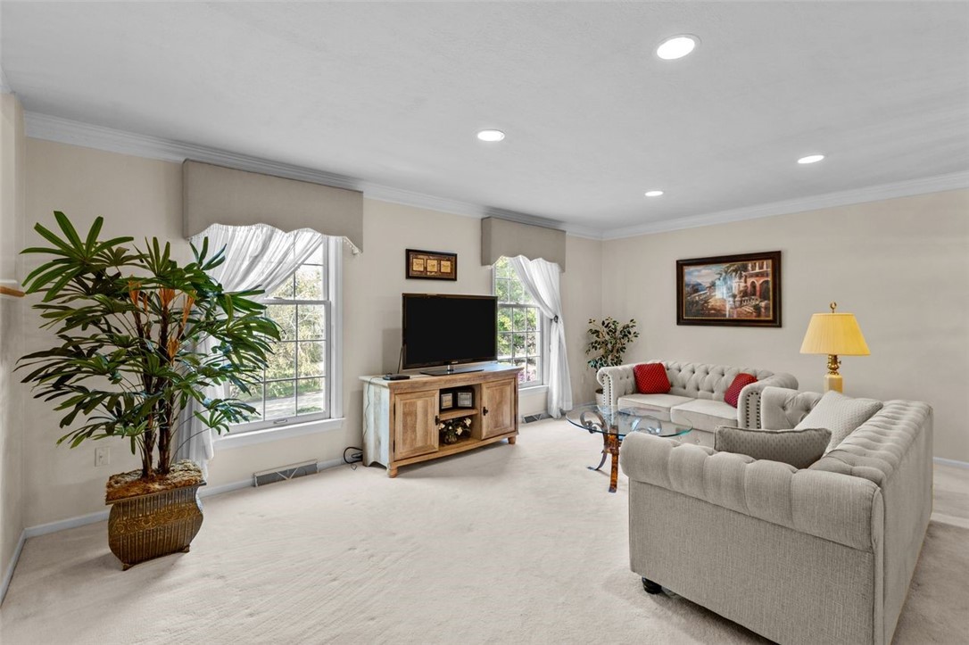 402 Christopher Cir