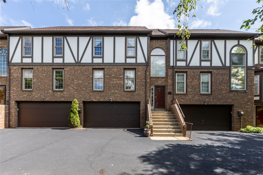 402 Christopher Cir
