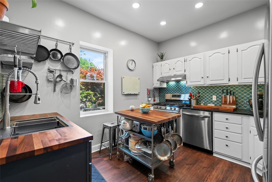 1037 Chislett Street